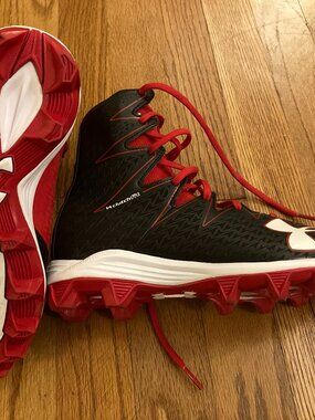 UNDER ARMOUR Highlight Rm Jr Red & Black Football Cleats ~ 4Y ~ NEW!